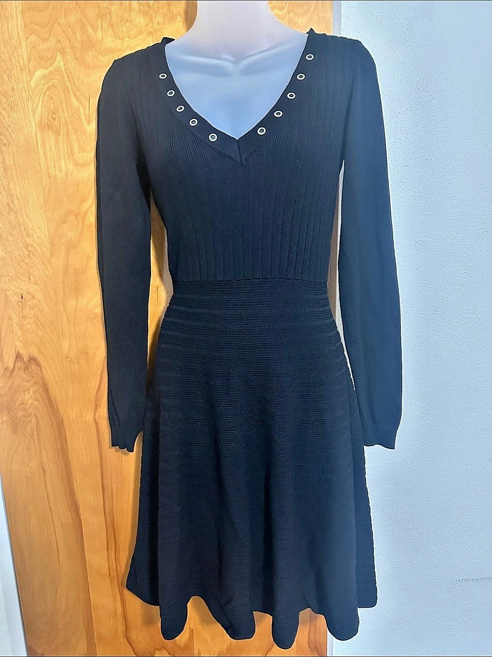 Nina Leonard Textured Mini Dress in Black Size Small Like New